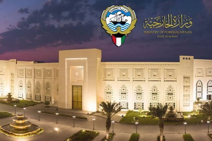 الكويت تدين بشدة اعتداءات الحوثيين على السعودية واستهداف السفن التجارية في البحر الأحمر